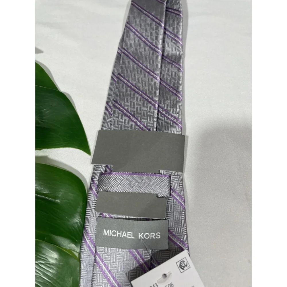 NWT $70 Michael Kors [ Men's Tie ] Cross-Hatch and Stripe in Grey/ Purple‎